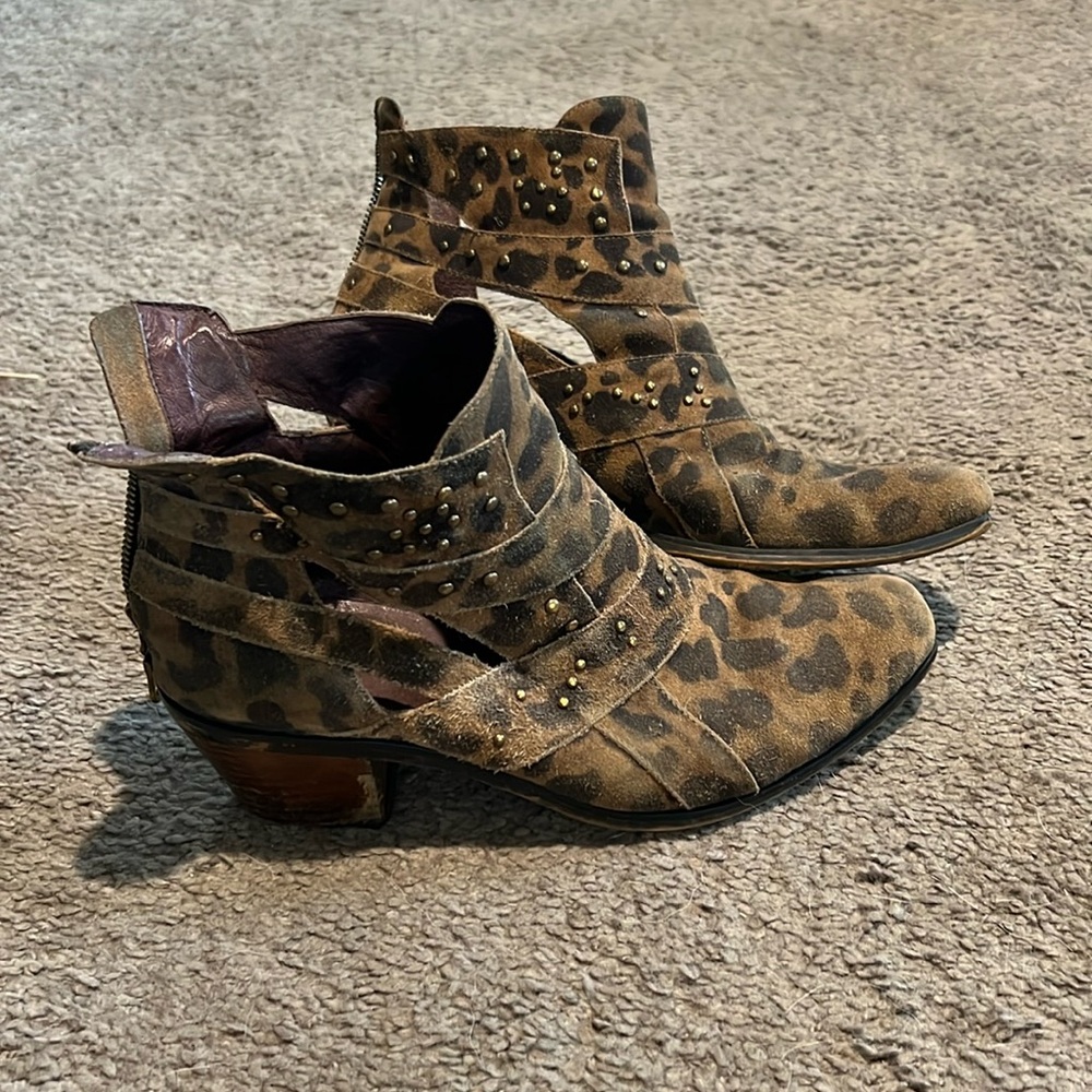 Leopard LB booties